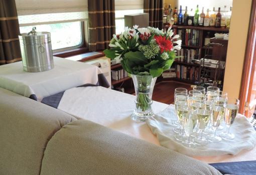 Champagne recién servido a bordo del "Le Panache"